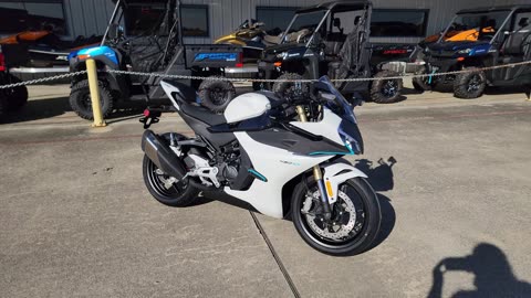2024 CFMOTO 450 SS IN WHITE WALK-AROUND
