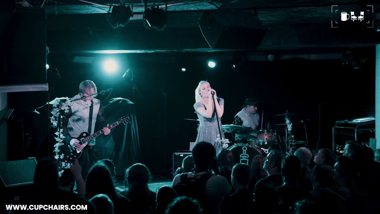 Air Drwan Dagger - live at The Underworld | Cupchairs.com