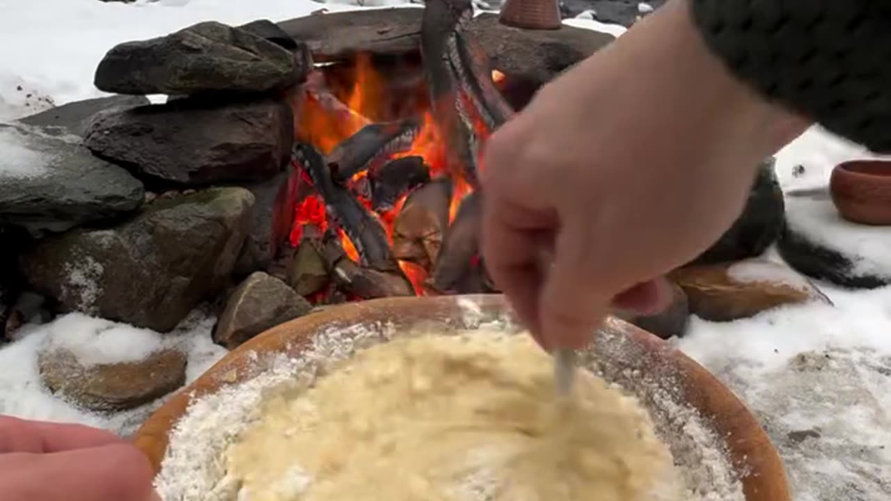 Karda Sucuklu Hamburger 恭 Sausage burger in the snow