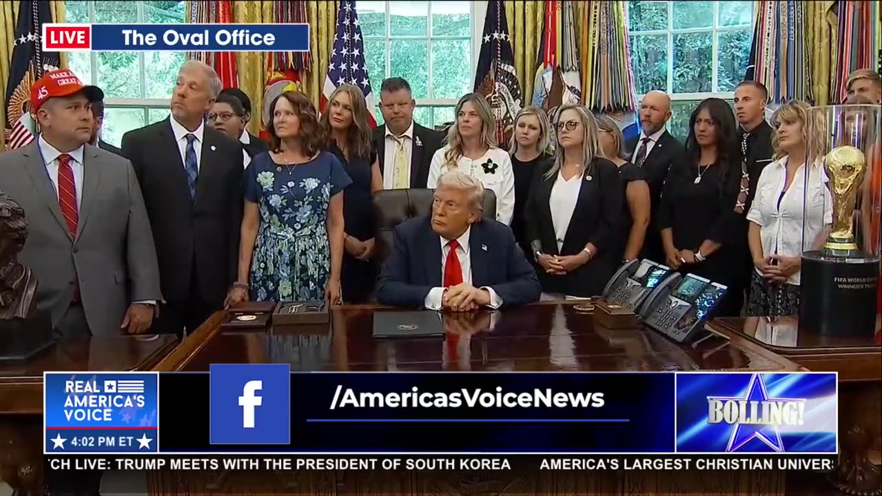 JD VANCE ADDRESSES GOLD STAR FAMILIES IN THE OVAL OFFICE