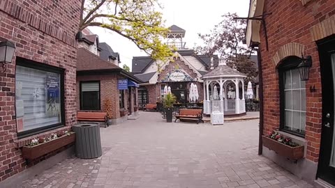 Walking Burlington - Village Square