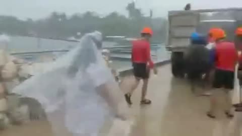 Shocking Footage Shows Super Typhoon Fung-wong Tearing Through Philippines