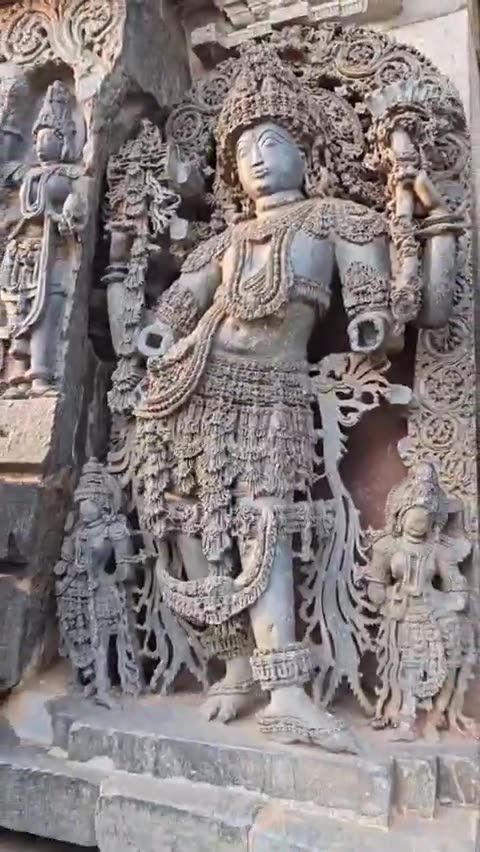 THE TEXTURES OF THIS STATUE ARE ASTOUNDING