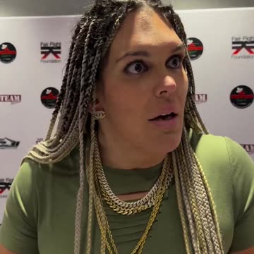 Craig Jones kisses Gabi Garcia at face-offs 😳