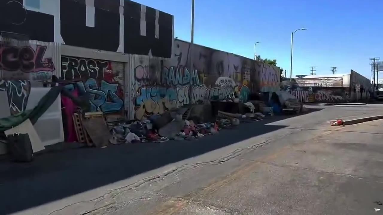 American AF 🇺🇸 - How tf did Los Angeles end up like this..!