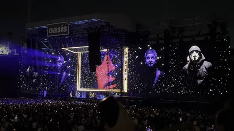 Wonderwall - Oasis Live 25