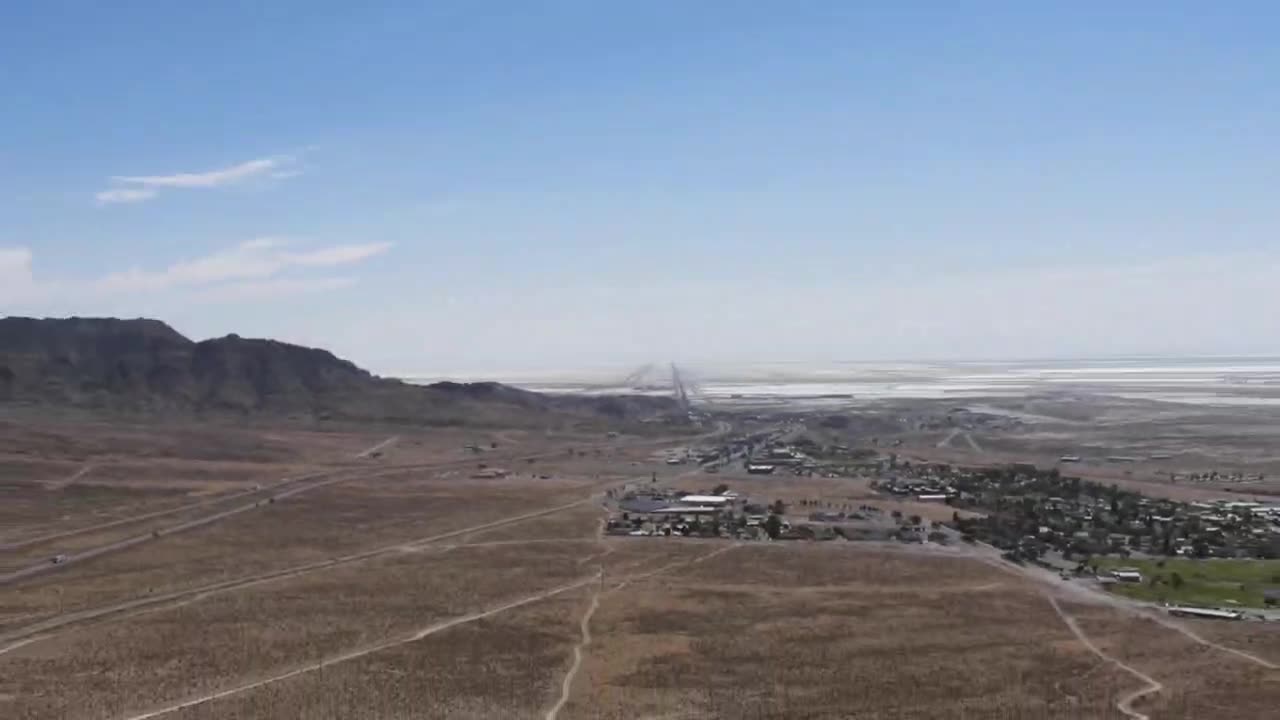 P1000 looking east across the salt flats. 900ft higher than the salt bed.