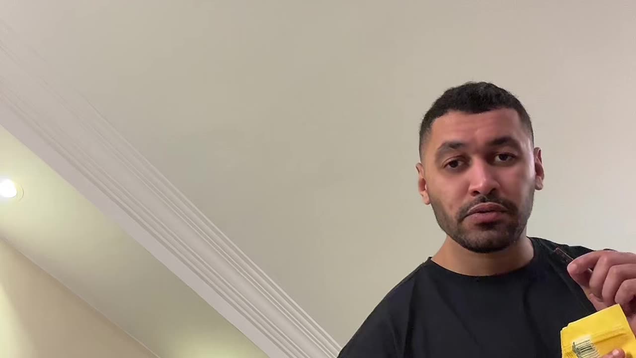 مين بيعمل كدا؟