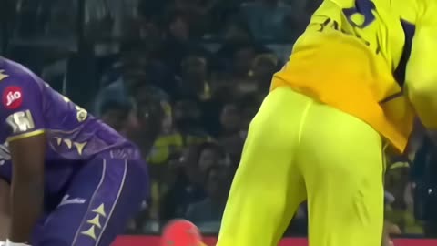 "Russell ka power show! Ek aur chhakka stadium ke bahar!"