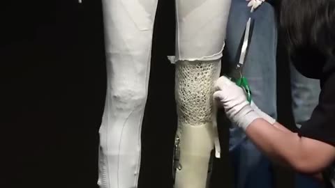 XPeng’s Iron Humanoid Robot Runs on Solid-State Battery