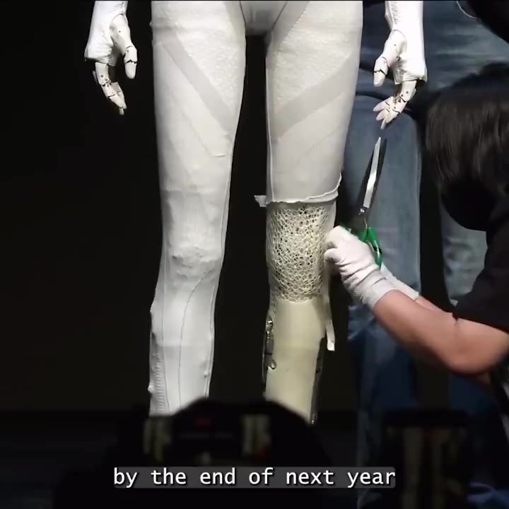 XPeng’s Iron Humanoid Robot Runs on Solid-State Battery