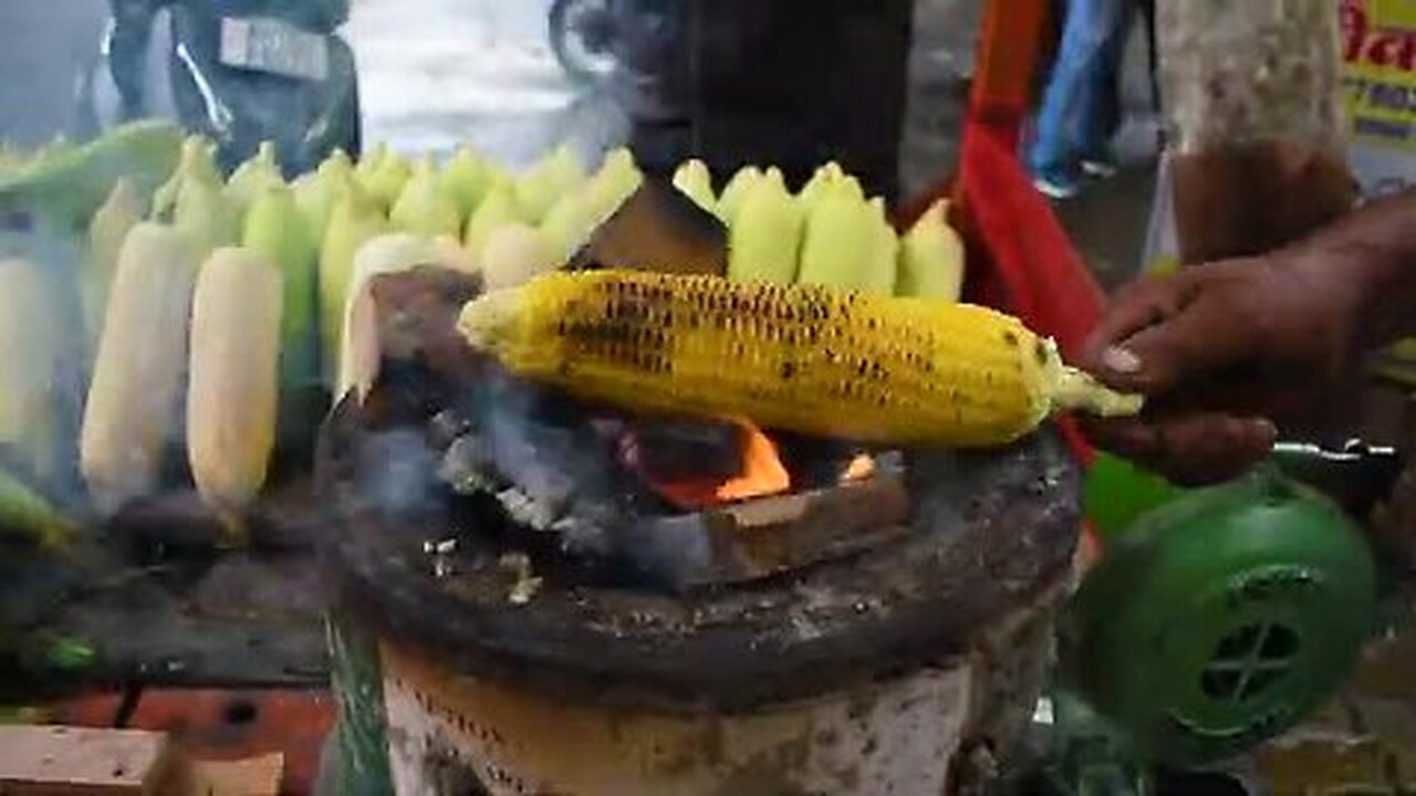 😱😱MACHINE_MASALA_GRILLED_SWEET_CORN🌽____INDIAN_STREET_FOOD____मसाला_भुट्टा___मक्का