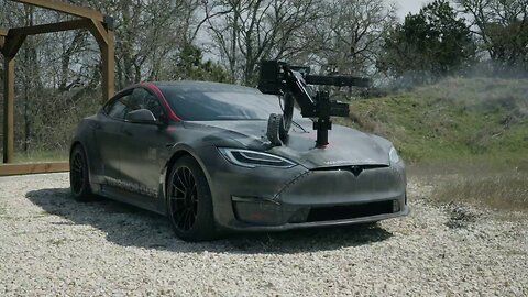 Texas man mounts a minigun on top of his Tesla Model S Plaid