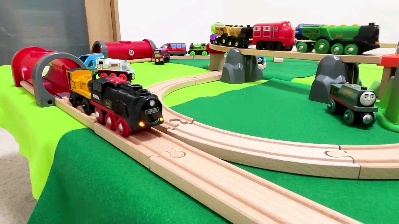 Fun Toy Tractor Learning Video for Kids! In today's educational video, we've got lots of tractors!