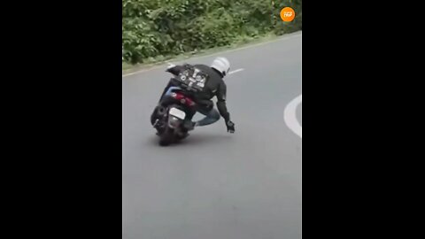 Simplang Trip 218: Motorbike road curve ride accidentally fell down to push-ups exercise.