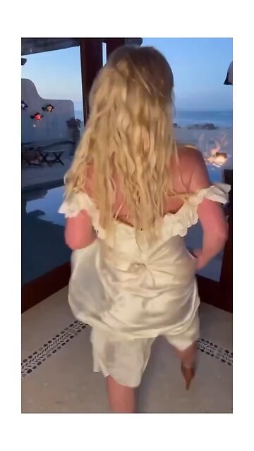 Did Brittney spears kill it? 😮‍💨🥴🫠😌😍🥰💯 #brittneyspears #early2000s #fyp #explorepage #ExploreMore