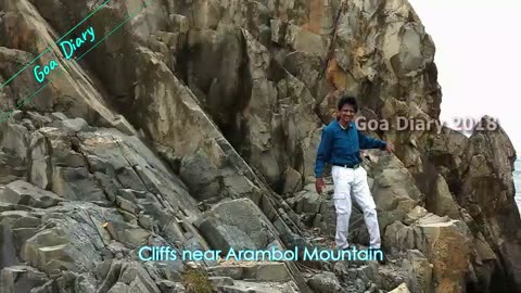 Exploring and Climbing on Magnificent Arambol Cliffs, Goa, Travel Vlog, July-Aug 2018