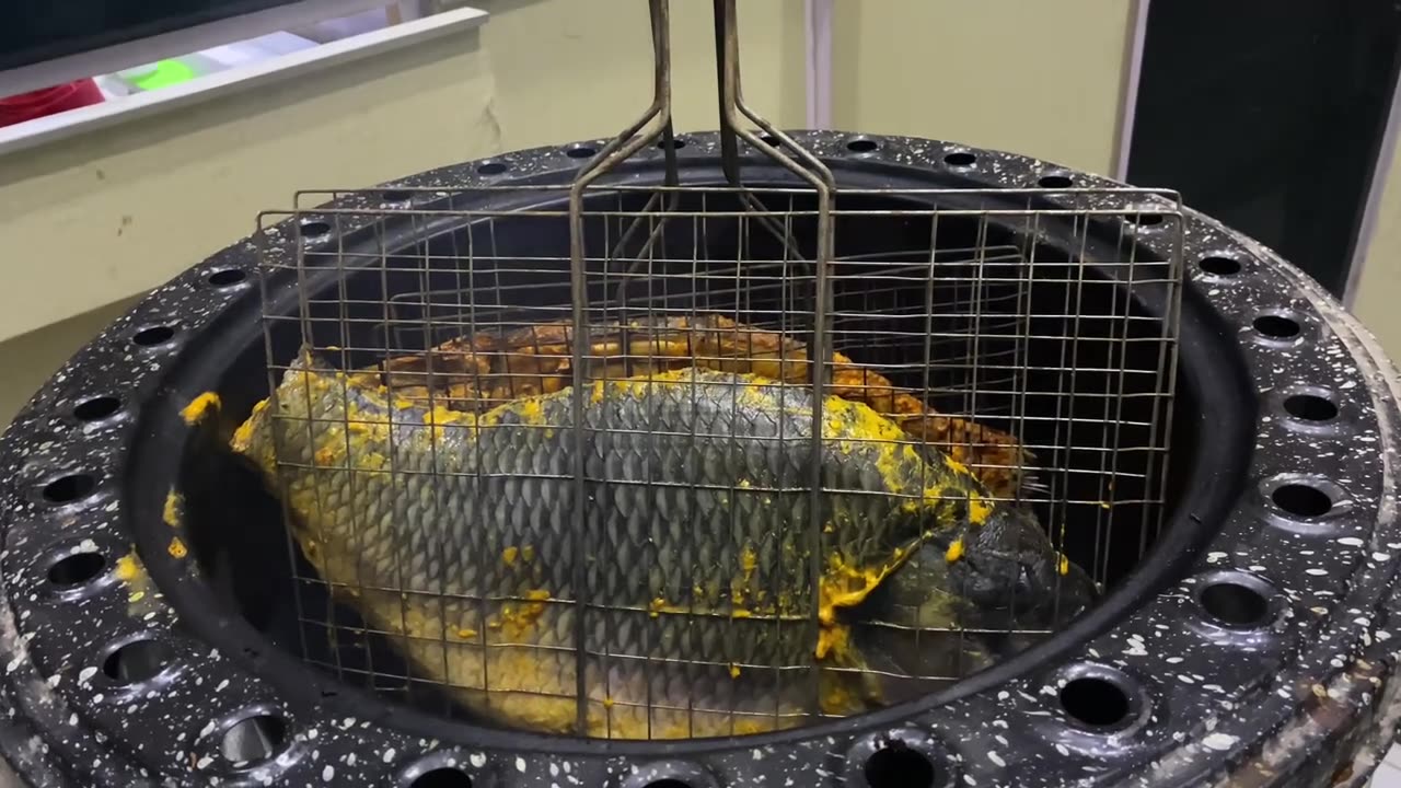 Make Barbecue chicken in tandoor