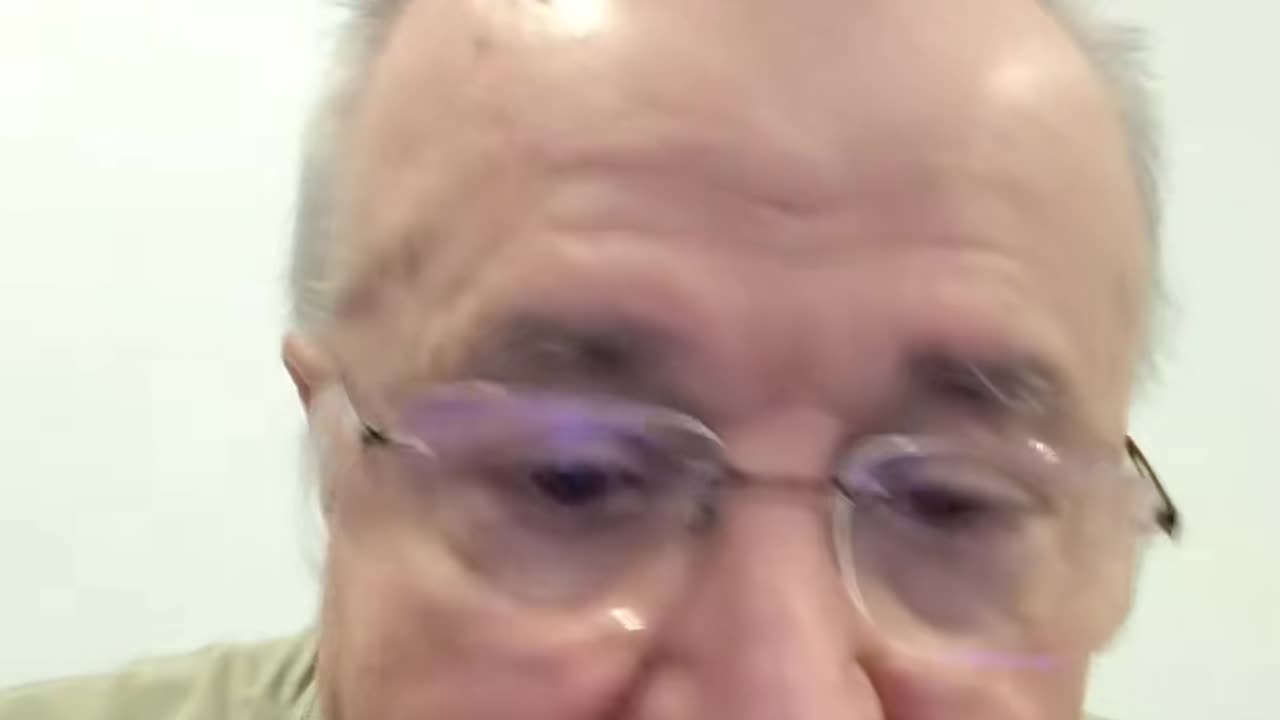 #apr29 In numele lui Dan Voiculescu, Tovarasa Gainuse de la Antena 3 i-a dat una cu poseta