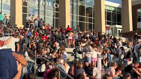Liberty students gather to pray for Charlie Kirk's family and loved ones