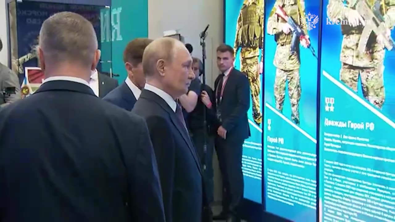 Посещение филиала НЦ «Россия» началось с осмотра интерактивной зоны,