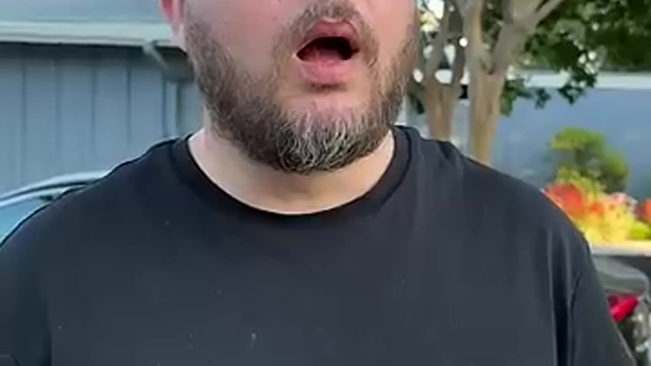 Viral: Grimace Shake @patrickzeinali