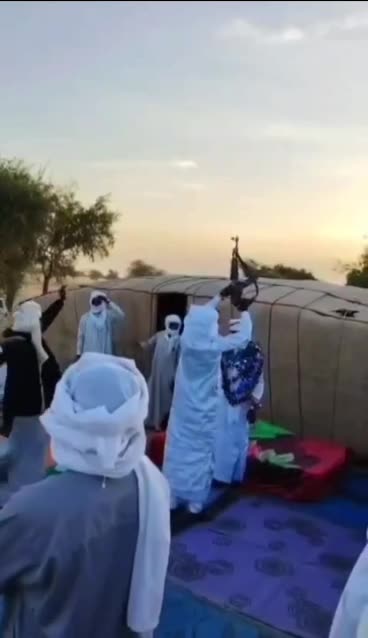 Celebrations turn deadly at a Tuareg wedding... Idiot😳