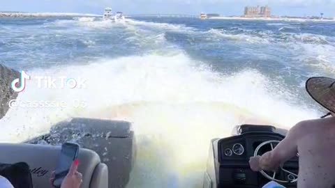 Well that's not good! (via:@cassssie_03) #boating #lakelife #funny #fails #water #fyp #foryoupage