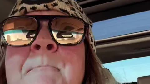 Minnesota woman has a COMPLETE MELTDOWN while driving, screaming and crying