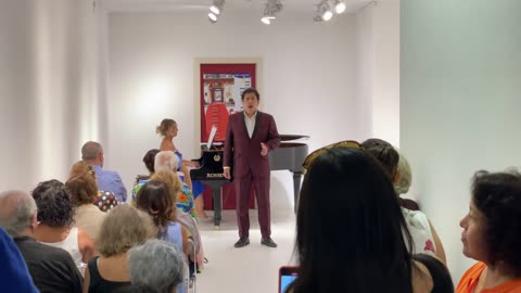 Peruvian tenor Marco Hurtado sings Doninzetti's "Una furtiva lagrima"