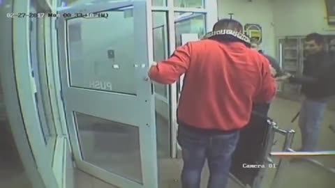 Liquor + Anger Issues = One Wild Fight You Have to See‼️