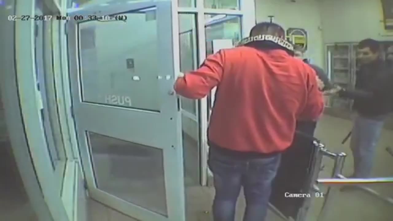 Liquor + Anger Issues = One Wild Fight You Have to See‼️