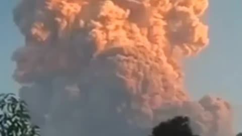 ERUPCE SOPKY LEWOTOBI LAKI-LAKI 17.6.2025