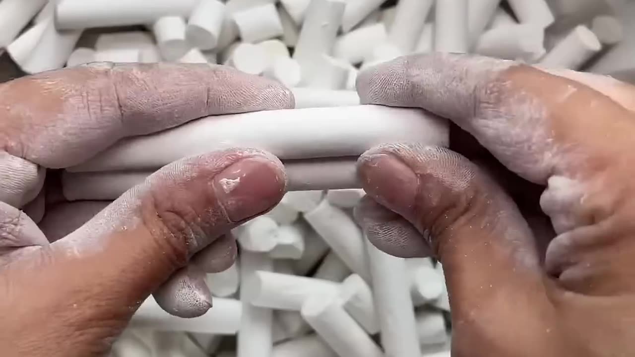 School Chalk Snaps ✏️💥 | Satisfying Crunchy ASMR #ZinniaASMR