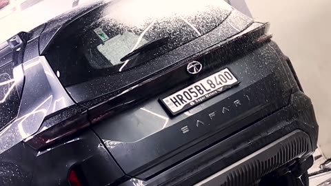 Tata Safari – Looking Stunning After a Glossy Detailing Wash by Detailing Machines!