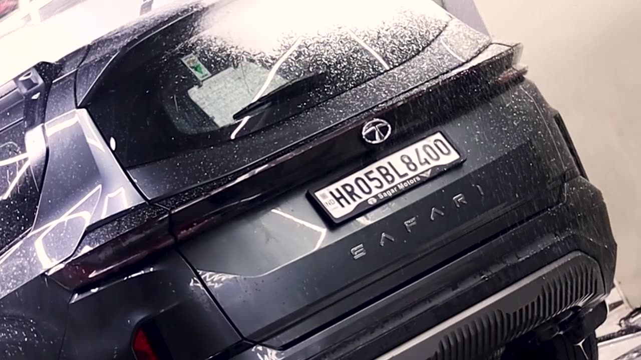 Tata Safari – Looking Stunning After a Glossy Detailing Wash by Detailing Machines!