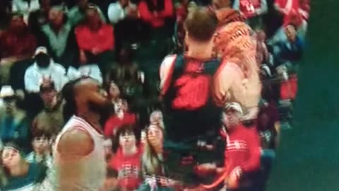 College hoops heating up