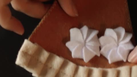 Cozy DIY: Hand-Stitched Felt Pie Banner for Fall | Autumn Craft Ideas 🍂
