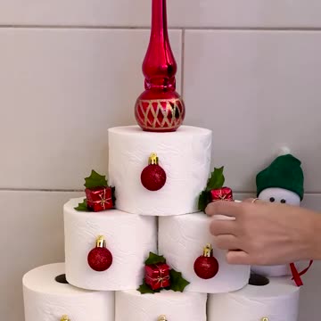 No room left undecorated this Christmas 🎄🚽