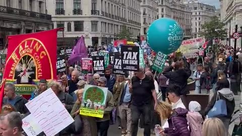 Thousands on the streets in London against welfare cuts. Welfare not warfare!