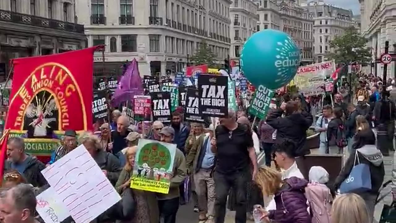 Thousands on the streets in London against welfare cuts. Welfare not warfare!