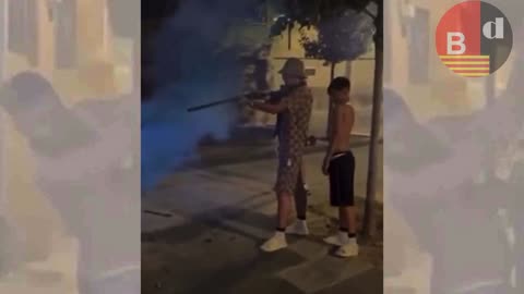 Tiros al aire con armas automáticas en Sant Martí para celebrar Sant Joan