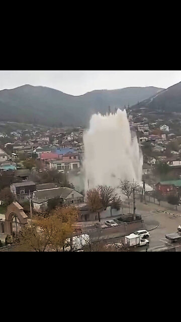 Rotura de tubería de agua provoca una enorme 'fuente' en Rusia