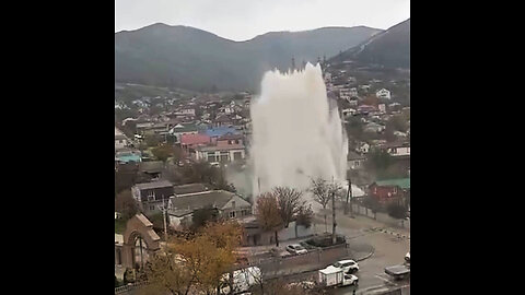 Rotura de tubería de agua provoca una enorme 'fuente' en Rusia