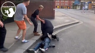 Whoaaa 🚨 “Taser! Taser! Don’t f%£ing move!”* Crazy stuff right there...