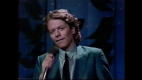 September 10, 1986 - Robert Palmer Chats, Munches on a Cookie, and Performs 2 Songs