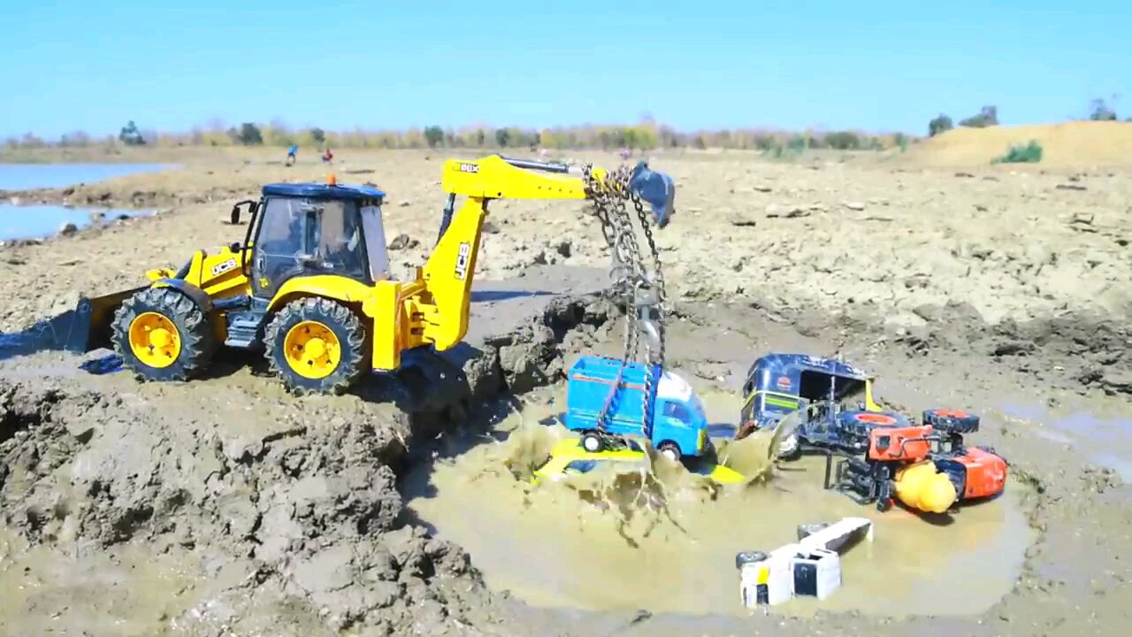 Construction vehicles pass through the magic gate #babyviral #toyvideo #cartoon #JCB #toys