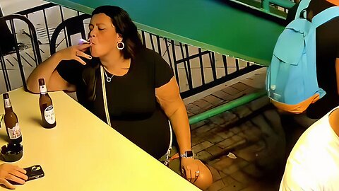 Candid Sexy Smoking Woman 723