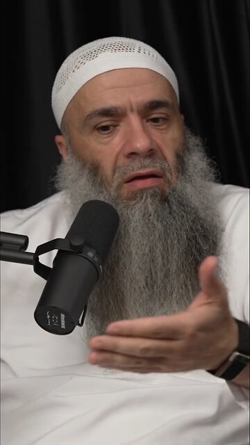 PUT YOUR PHONE AWAY⚠️ Enhance Ibadah & Knowledge, Not Hinder! #SocialPoisonsPodcast