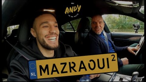 Noussair mazraoui nog een keer in de auto bij Andy